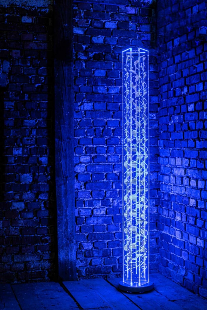 Stehleuchte Acrylglas lasergraviert in blau